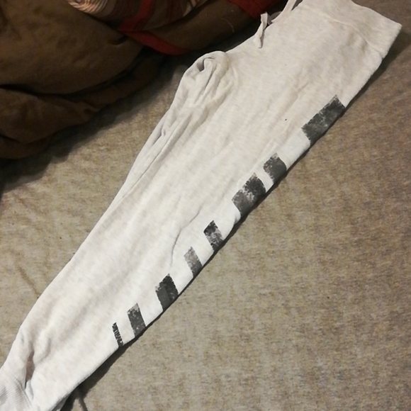 Perfect jogger with one leg stripes - Picture 4 of 5